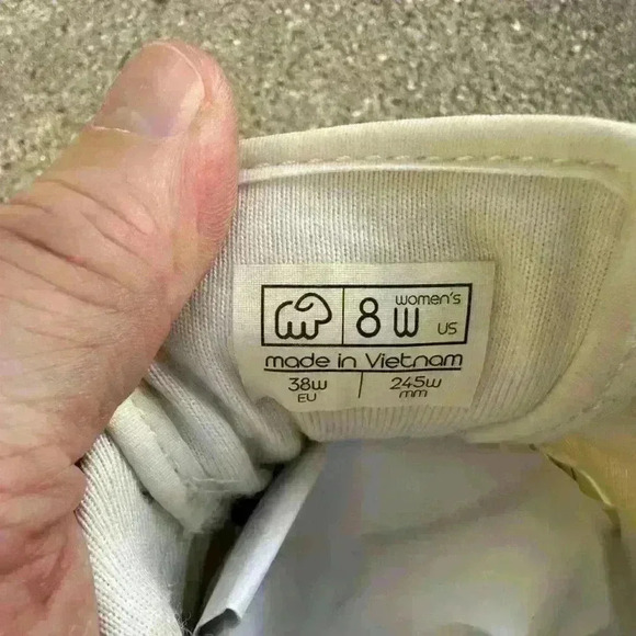 Cream colored Merino sneakers. Lace up. Tennis shoes. Merino wool. Size 8 - Picture 3 of 8